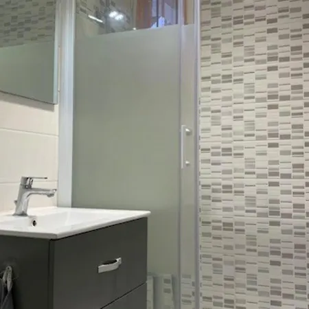 Joli T2 Rez-de-jardin Avec Piscine Et Parking - Fr-1-607-110 בית נופש *