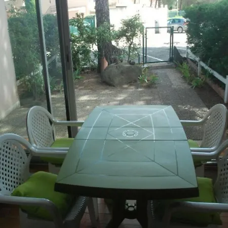 Сasa de vacaciones Joli T2 Rez-de-jardin Avec Piscine Et Parking - Fr-1-607-110 *