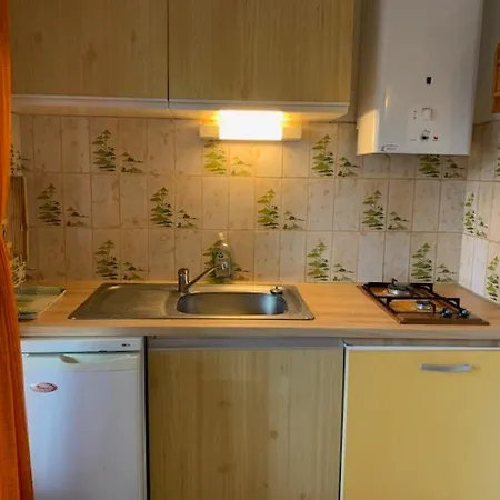 Сasa de vacaciones Joli T2 Rez-de-jardin Avec Piscine Et Parking - Fr-1-607-110
